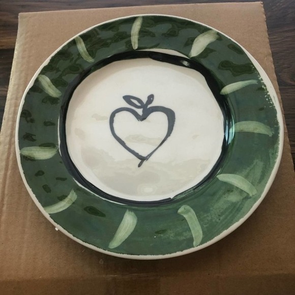 ANTHROPOLOGIE Hotel Magique Heart Dessert Plate Green with Black Heart NEW - Picture 2 of 9